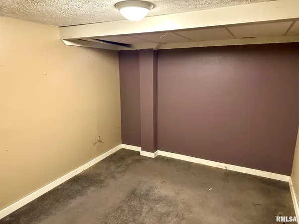 $143,910 | 17 Springwater Drive, Jacksonville, IL 62650