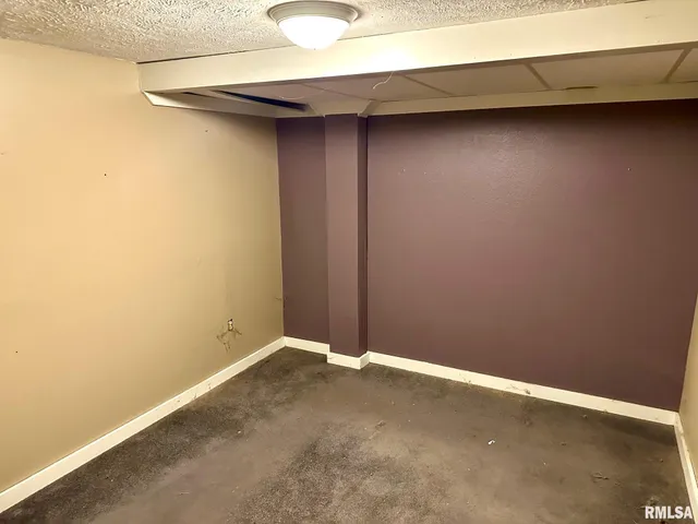 $159,900 | 17 Springwater Drive, Jacksonville, IL 62650