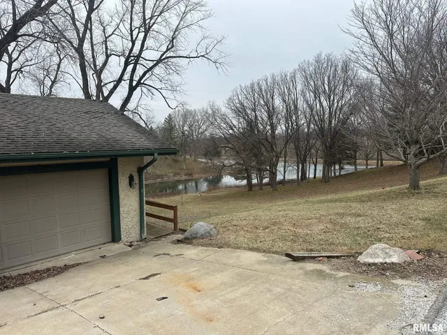 $159,900 | 17 Springwater Drive, Jacksonville, IL 62650