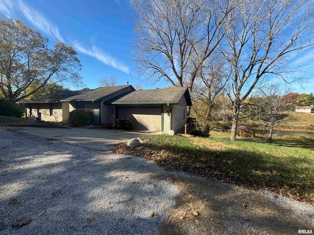 $172,500 | 17 Springwater Drive, Jacksonville, IL 62650