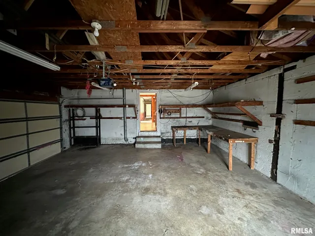 $159,900 | 17 Springwater Drive, Jacksonville, IL 62650