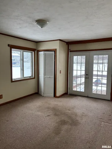 $172,500 | 17 Springwater Drive, Jacksonville, IL 62650