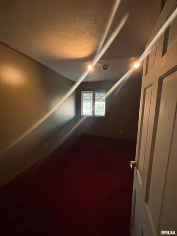 $172,500 | 17 Springwater Drive, Jacksonville, IL 62650