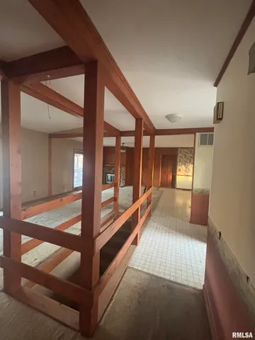 $172,500 | 17 Springwater Drive, Jacksonville, IL 62650