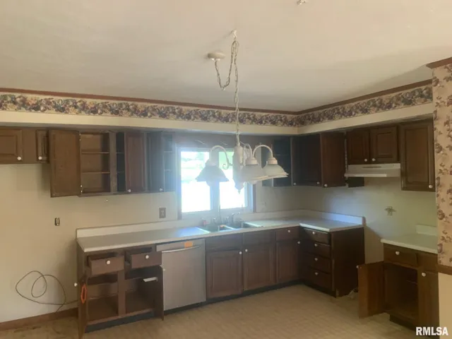 $172,500 | 17 Springwater Drive, Jacksonville, IL 62650