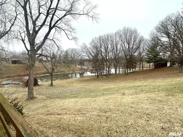 $143,910 | 17 Springwater Drive, Jacksonville, IL 62650