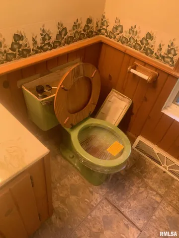 $172,500 | 17 Springwater Drive, Jacksonville, IL 62650