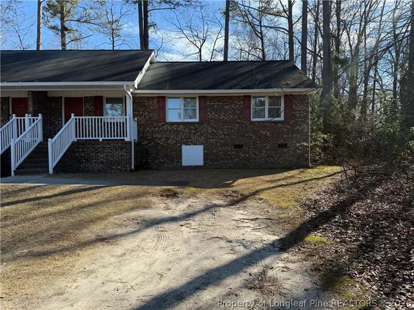 $1,000 | 403 West 8th Avenue, Raeford, NC 28376