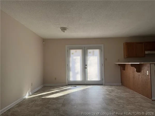 $1,000 | 403 West 8th Avenue, Raeford, NC 28376