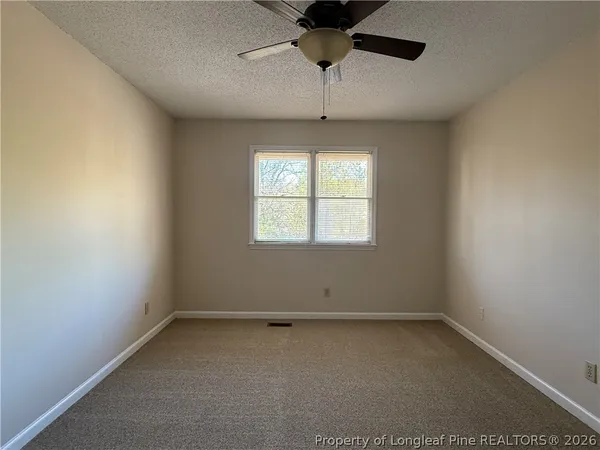 $1,000 | 403 West 8th Avenue, Raeford, NC 28376