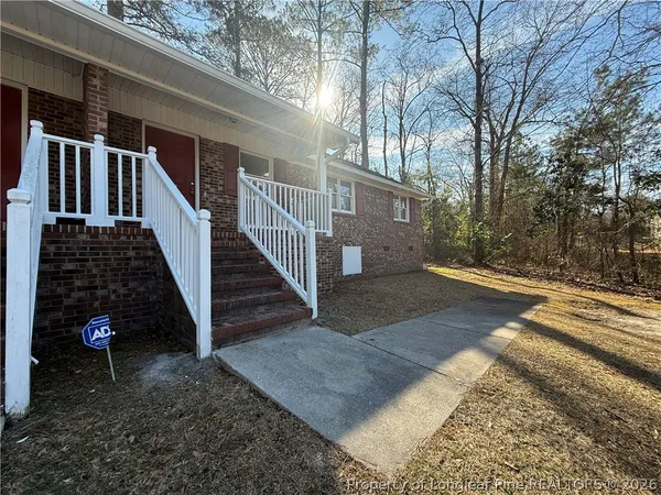 $1,000 | 403 West 8th Avenue, Raeford, NC 28376