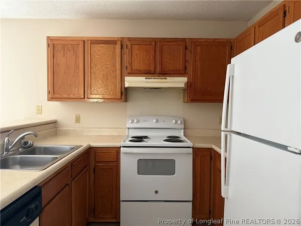 $1,000 | 403 West 8th Avenue, Raeford, NC 28376