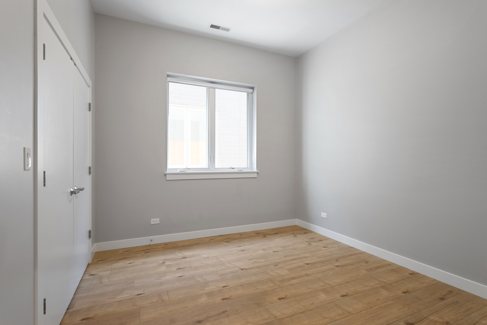 2518 West Addison Street, Unit 2W Chicago, IL 60618 - Photo 14 of 17 an empty room with a window
