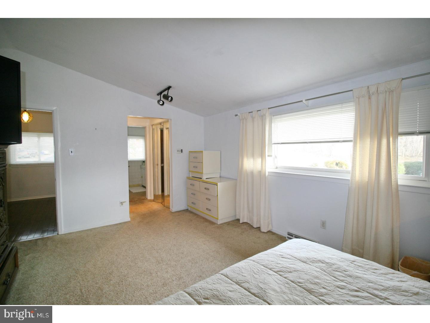 104 Yew Road Cheltenham, PA 19012 - Photo 11 of 16