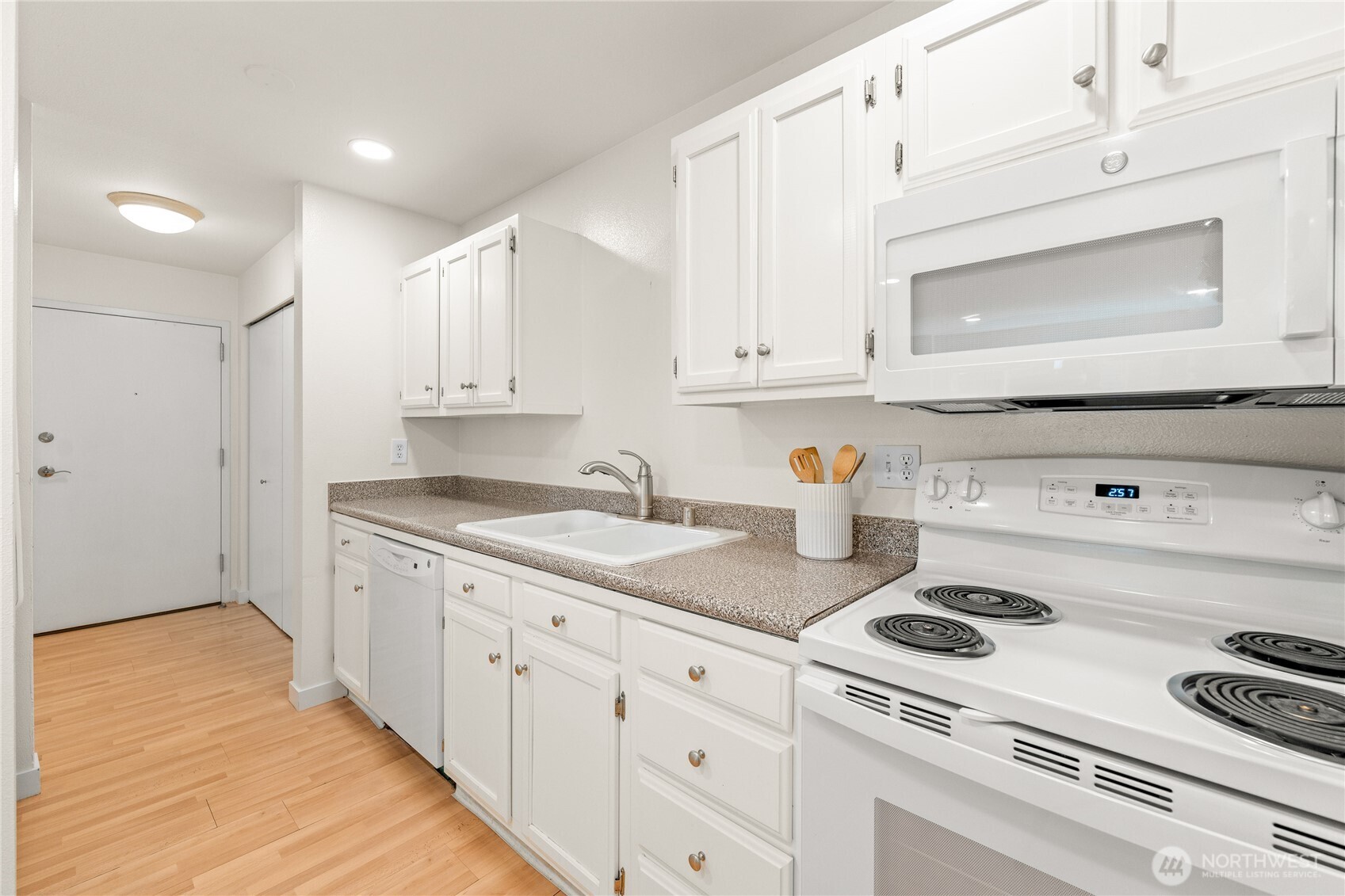 555 Prospect Street, Unit 1 Seattle, WA 98109 - Photo 10 of 27 Gallery Image 10