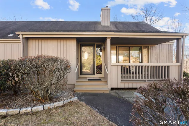 $531,500 | 315 Navajo Lane, Unit A, Stratford, CT 06614