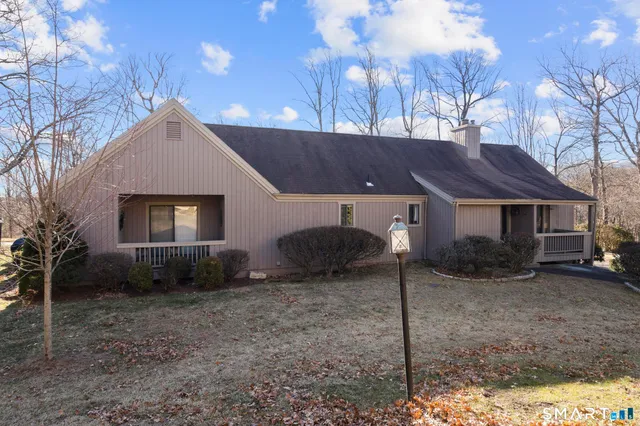 $531,500 | 315 Navajo Lane, Unit A, Stratford, CT 06614