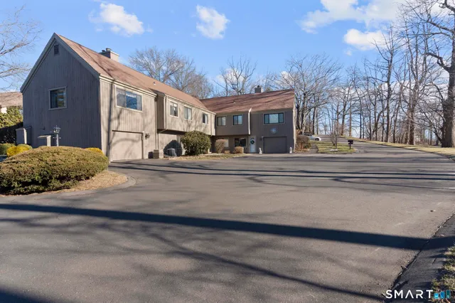 $531,500 | 315 Navajo Lane, Unit A, Stratford, CT 06614