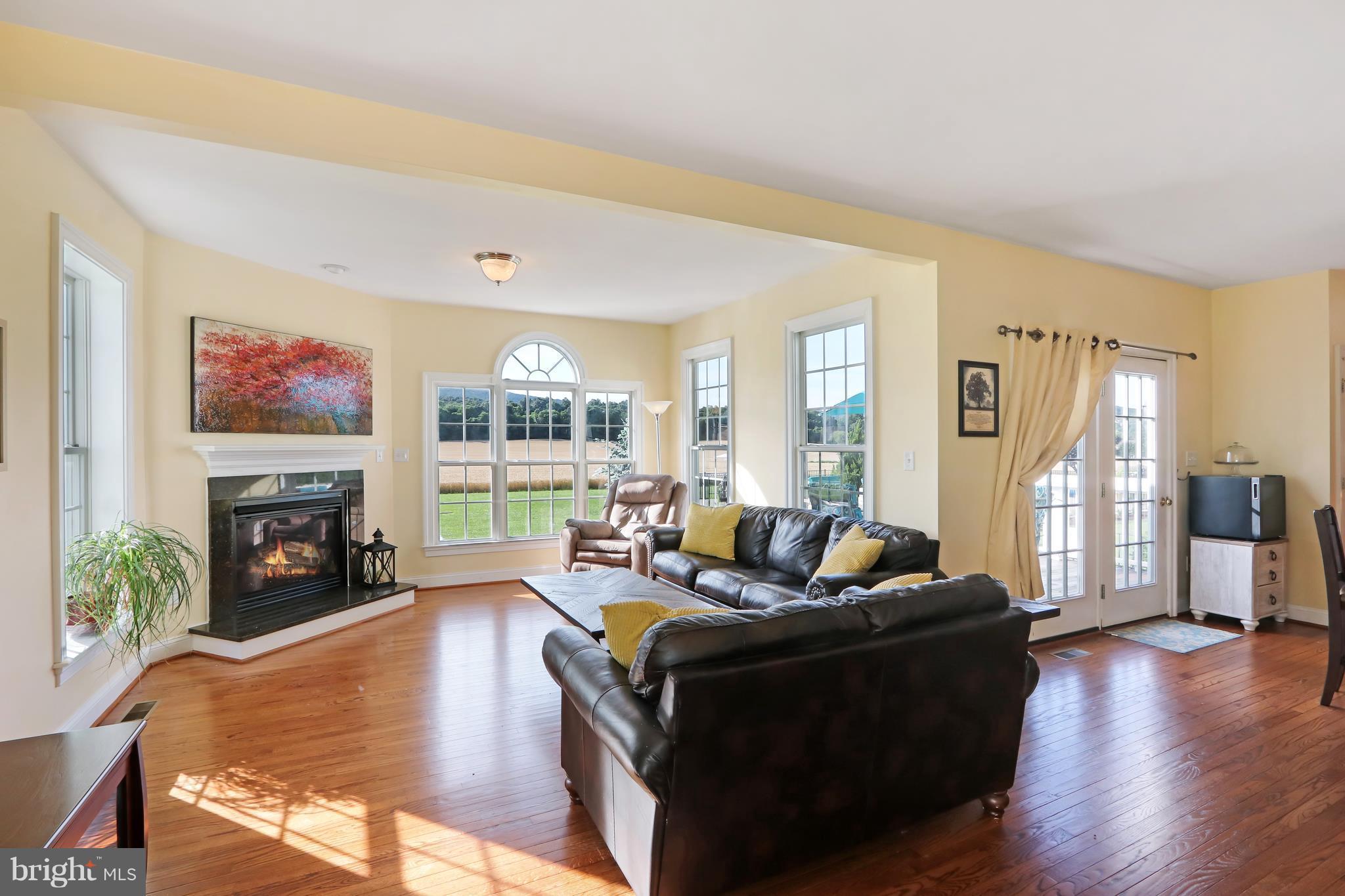 9215 Stottlemeyer Road Boonsboro, MD 21713 - Photo 5 of 30 Bright and Sunny!