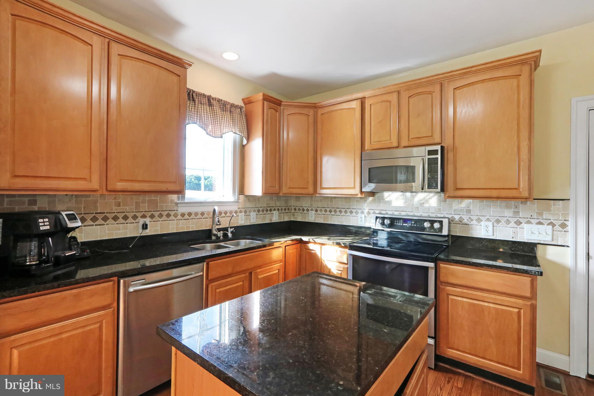 9215 Stottlemeyer Road Boonsboro, MD 21713 - Photo 8 of 30 Granite countertops!