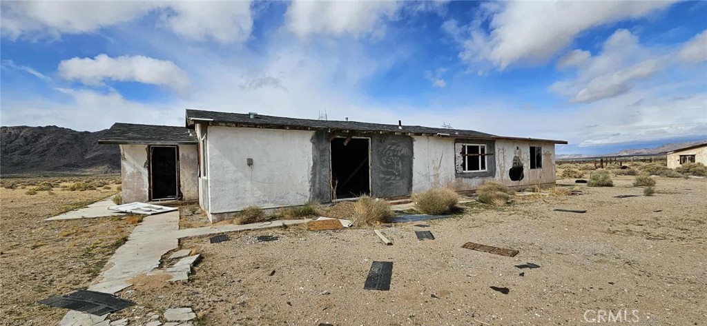 33354 Haynes Road Lucerne Valley, CA 92356 - Photo 3 of 32