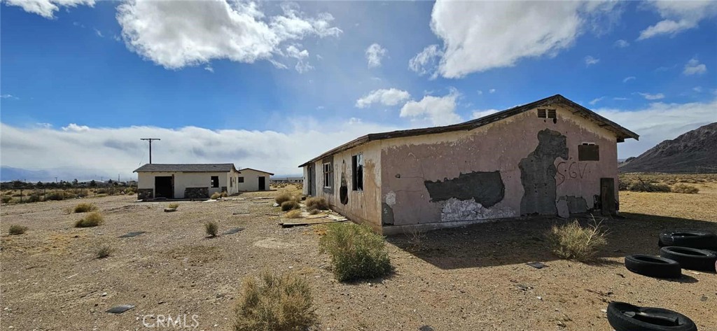 33354 Haynes Road Lucerne Valley, CA 92356 - Photo 4 of 32