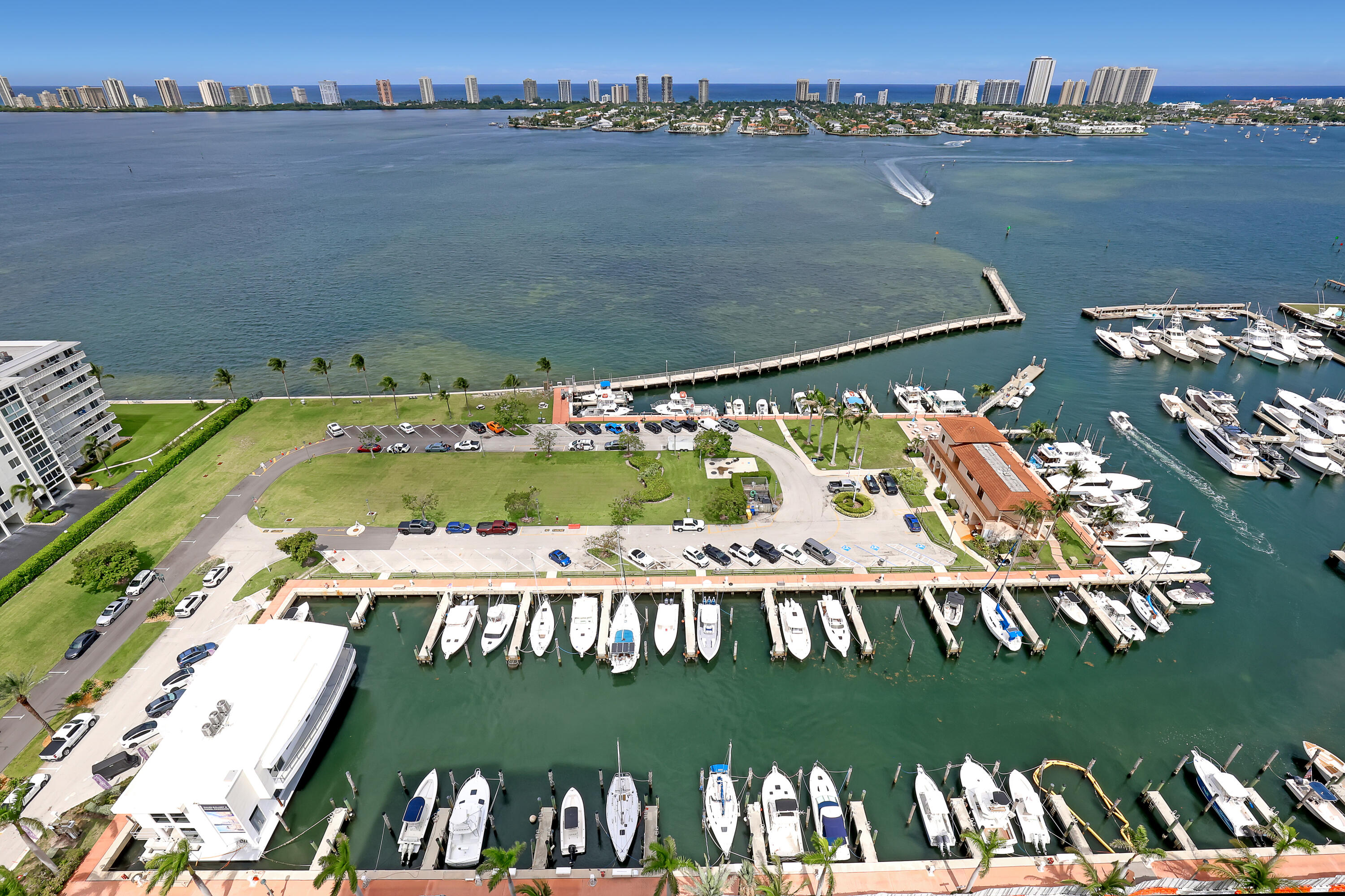 220 Lake Shore Drive, Unit N2103 Lake Park, FL 33403 - Photo 36 of 57 220 Lake Shore #N-2103 (29)