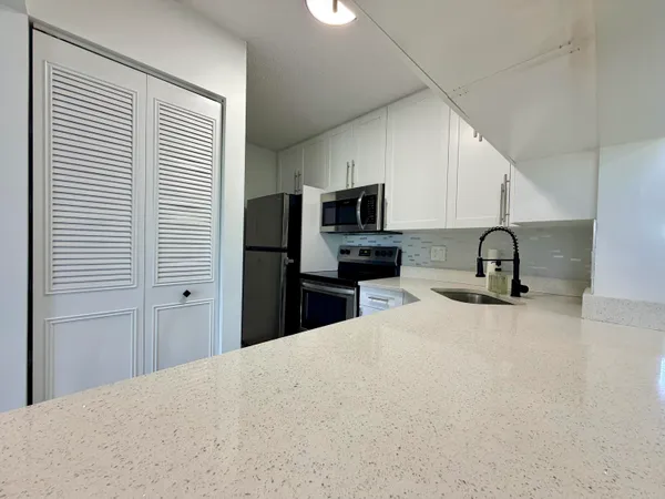 $2,100 | 616 Sea Pine Way, Unit C3, Greenacres, FL 33415