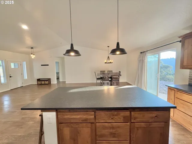 $629,000 | 477 Palisade Drive, Roseburg, OR 97471