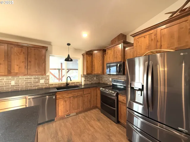 $629,000 | 477 Palisade Drive, Roseburg, OR 97471