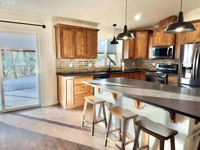 $629,000 | 477 Palisade Drive, Roseburg, OR 97471