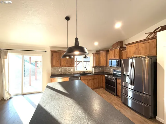 $629,000 | 477 Palisade Drive, Roseburg, OR 97471