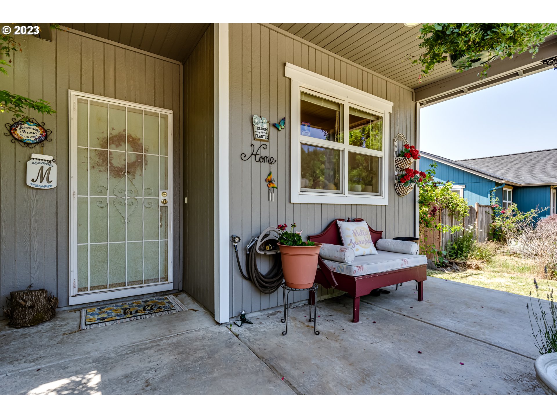 1616 South 59th Street Springfield, OR 97478 - Photo 5 of 44 a backyard of a house with outdoor seating