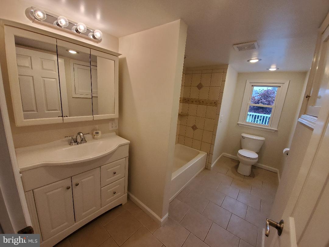 60 Valley Road Warrington, PA 18976 - Photo 9 of 27 Hall Bath