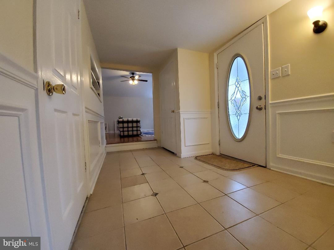 60 Valley Road Warrington, PA 18976 - Photo 10 of 27 Foyer