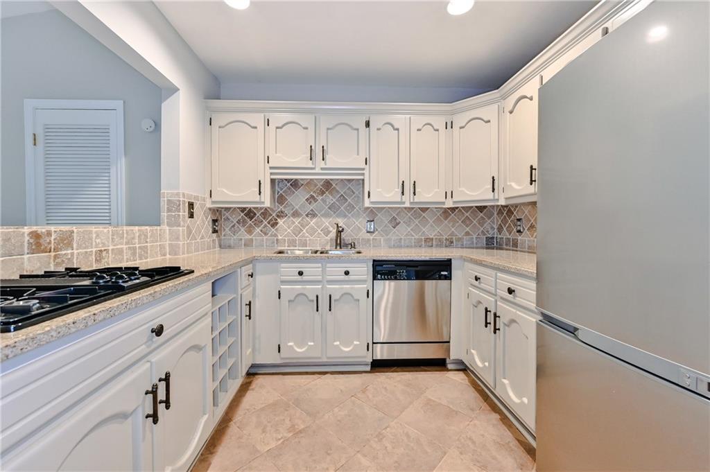 2454 Drew Valley Road Northeast Brookhaven, GA 30319 - Photo 12 of 37