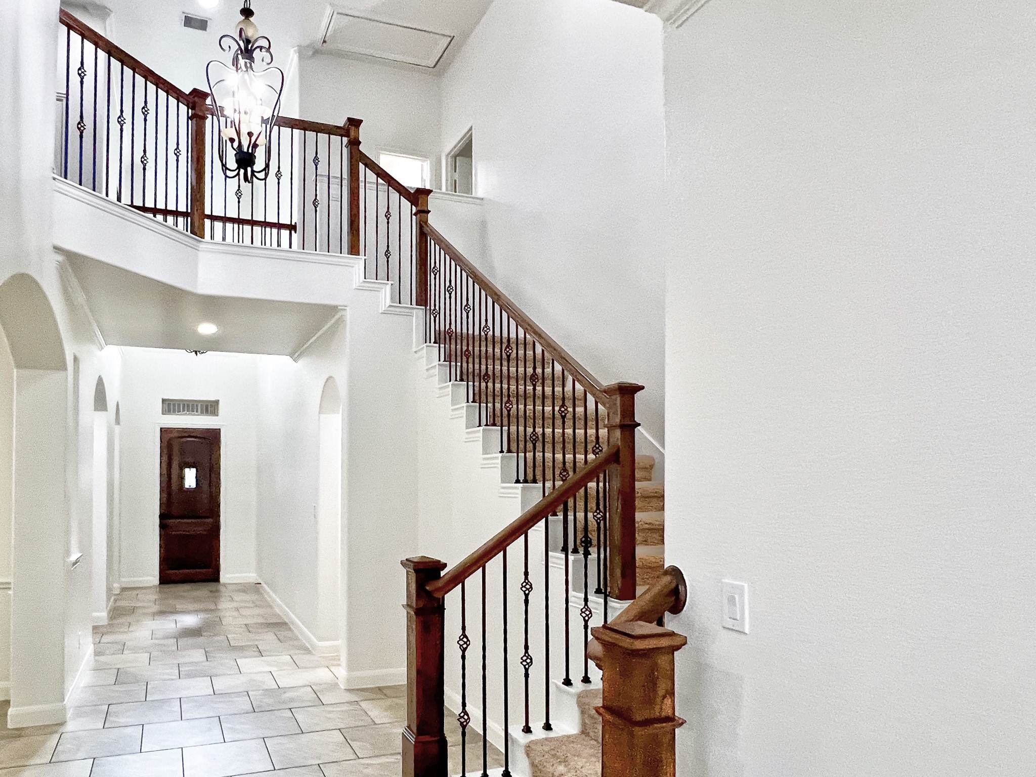 78 Lindenberry Circle Tomball, TX 77375 - Photo 23 of 36 Entry & Stairs