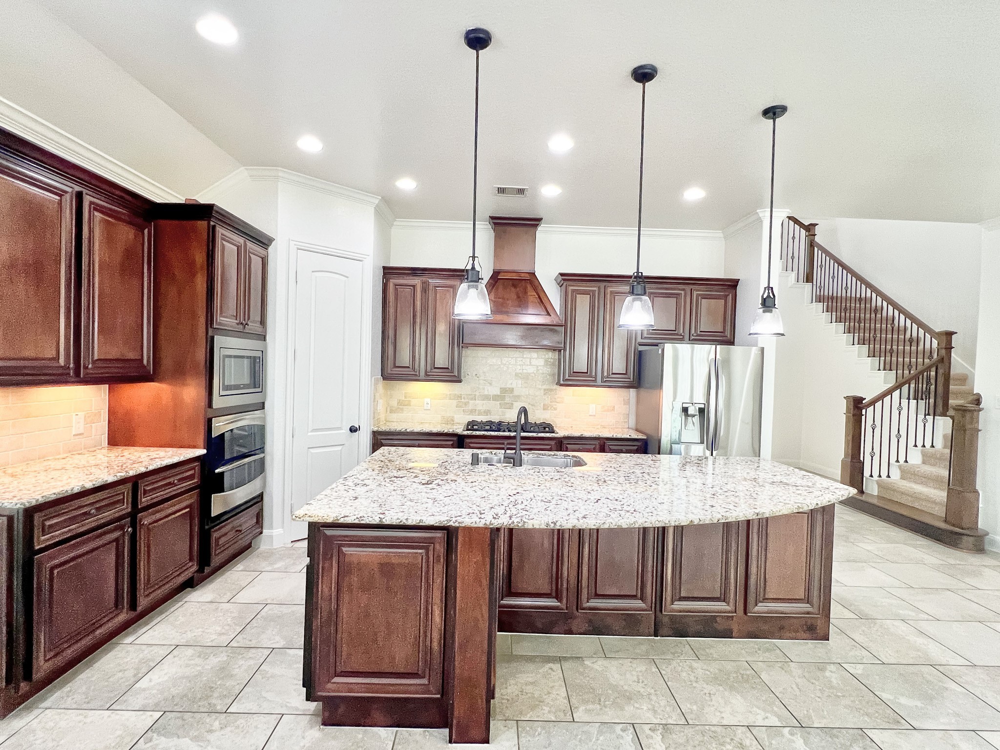 78 Lindenberry Circle Tomball, TX 77375 - Photo 4 of 36 Kitchen