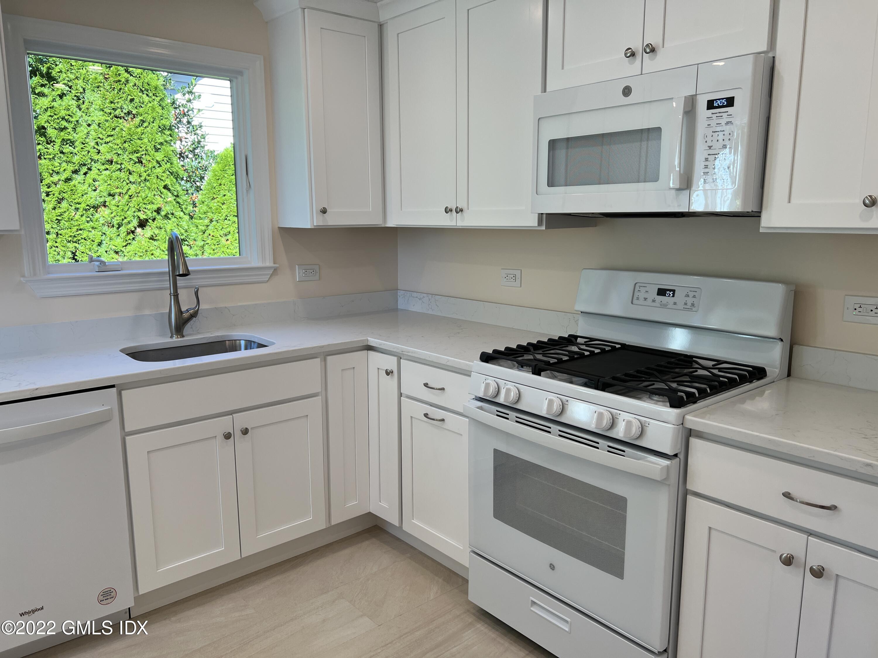8 Smith Street, Unit 2 Greenwich, CT 06830 - Photo 1 of 19 IMG_0532