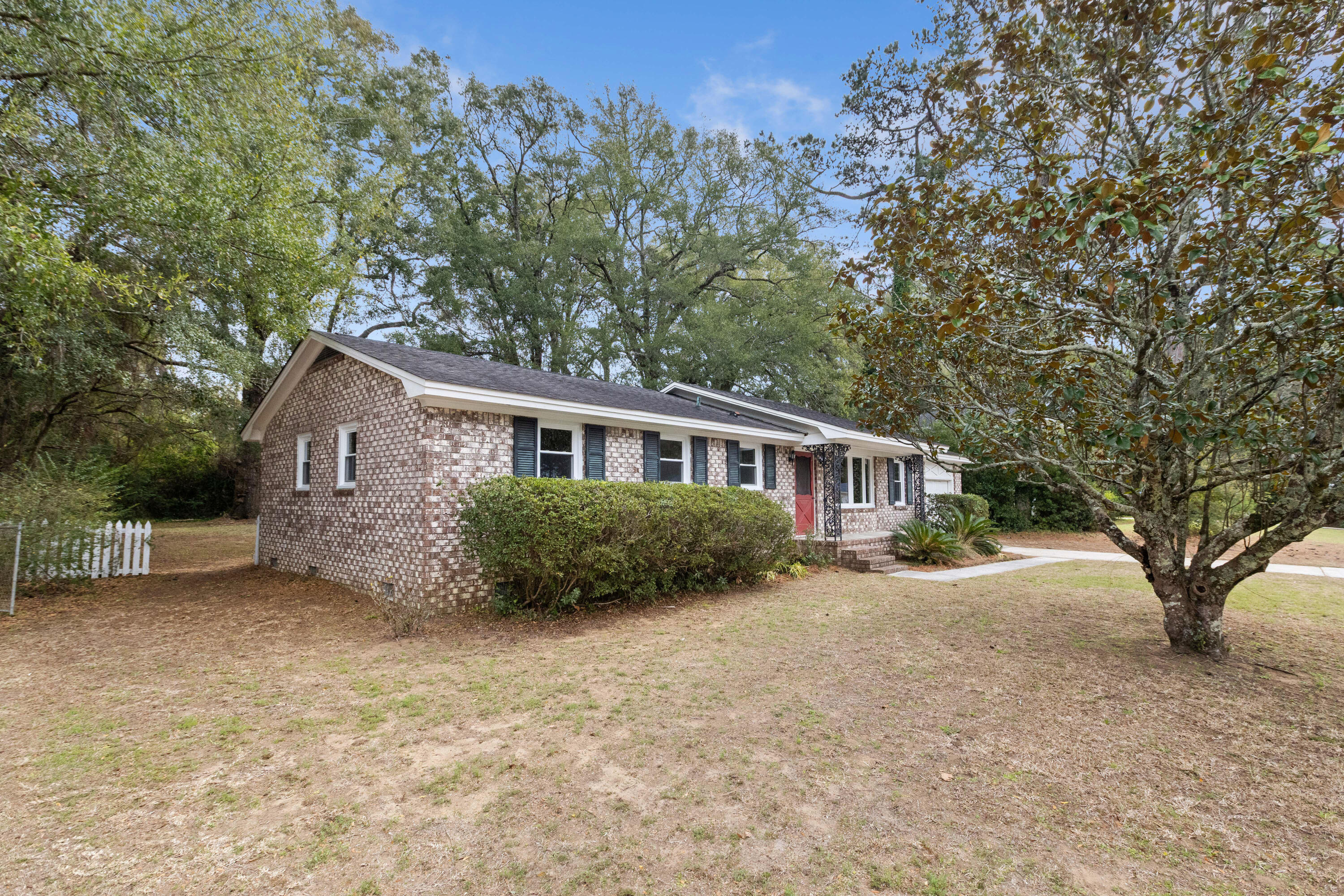 1072 Kentwood Circle Charleston, SC 29412 - Photo 34 of 42 1072KentwoodCir-CasaVerdeMediaLLC38
