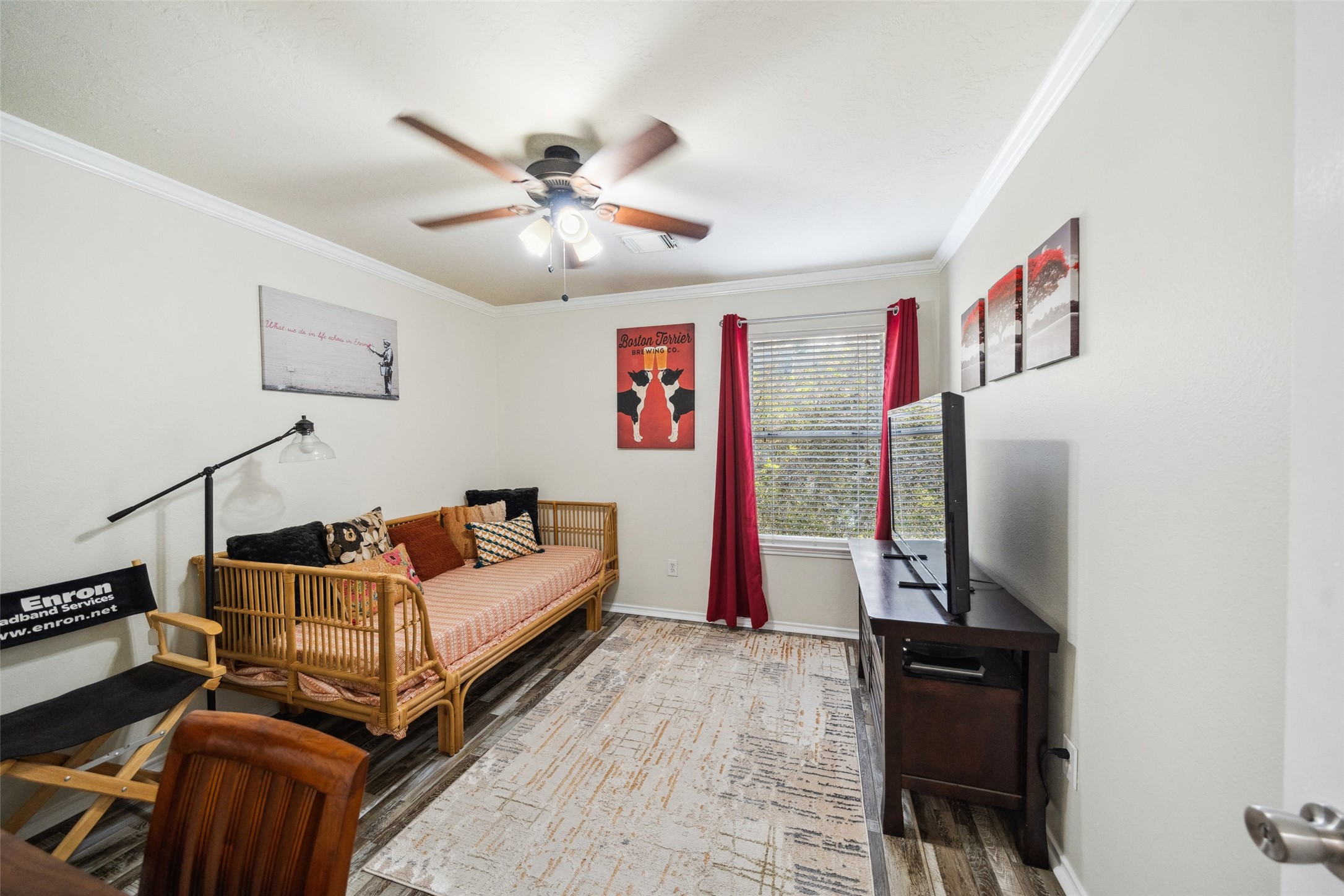 38 Wineberry Place Spring, TX 77382 - Photo 27 of 32 a living room with furniture and a flat screen tv