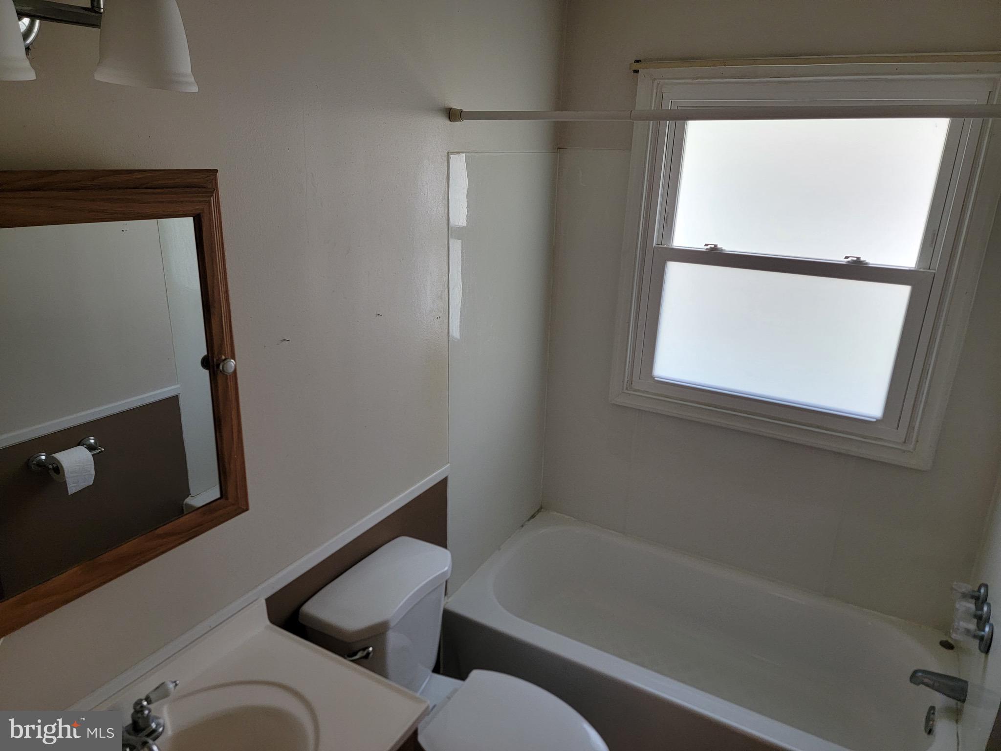 10816 Livingston Road Fort Washington, MD 20744 - Photo 7 of 26 a bathroom with a toilet bathtub and sink