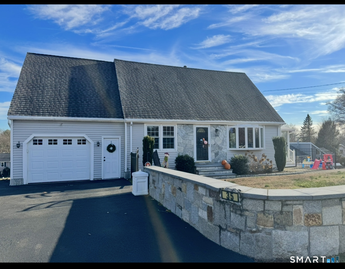 35 Knapps Highway Fairfield, CT 06825 - Photo 2 of 21 a view of backyard with deck