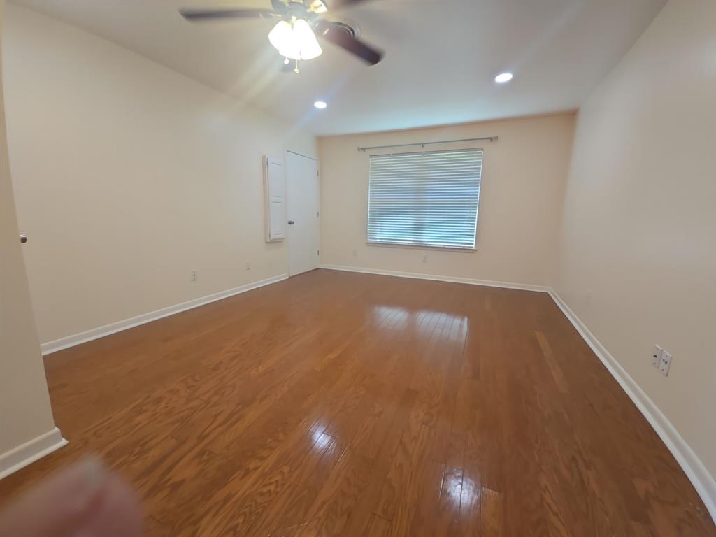 5621 Wedgworth Road Fort Worth, TX 76133 - Photo 5 of 8 Gallery Image 5