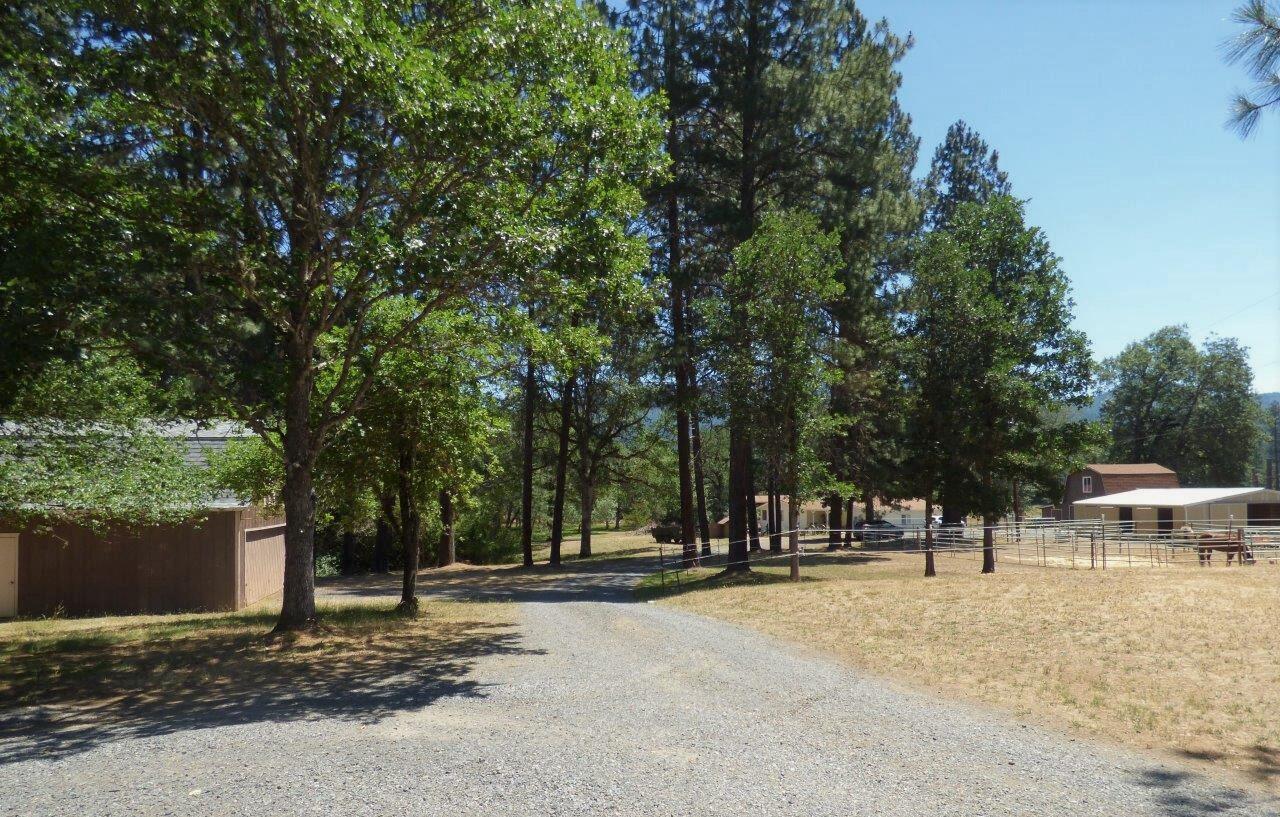 2104 Pine Grove Road Rogue River, OR 97537 - Photo 3 of 36 Short Distance between Homes