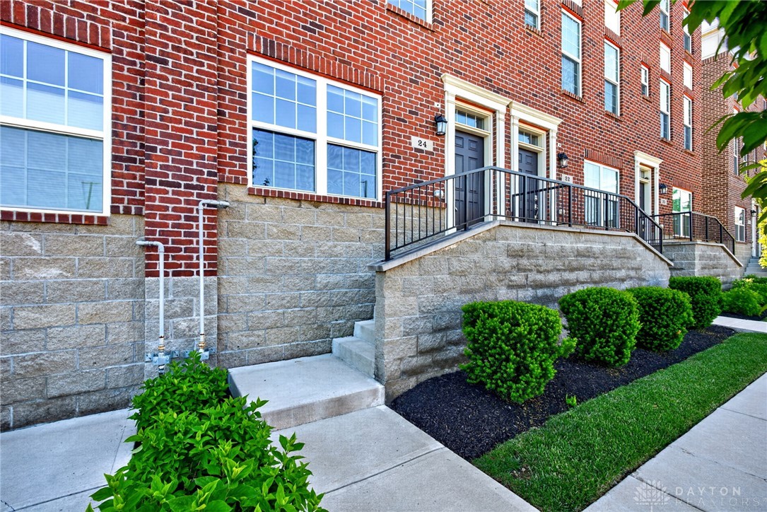 24 North Center Street Springfield, OH 45502 - Photo 2 of 40