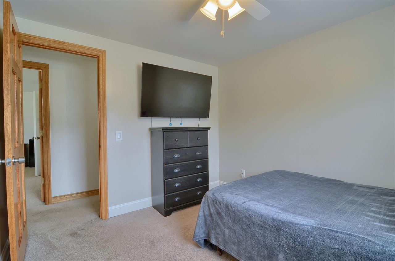 3858 Westlyn Road Lake Orion, MI 48359 - Photo 17 of 30 2nd Bedroom