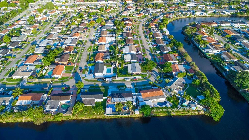 1960 Southwest 128th Court Miami, FL 33175 - Photo 5 of 32