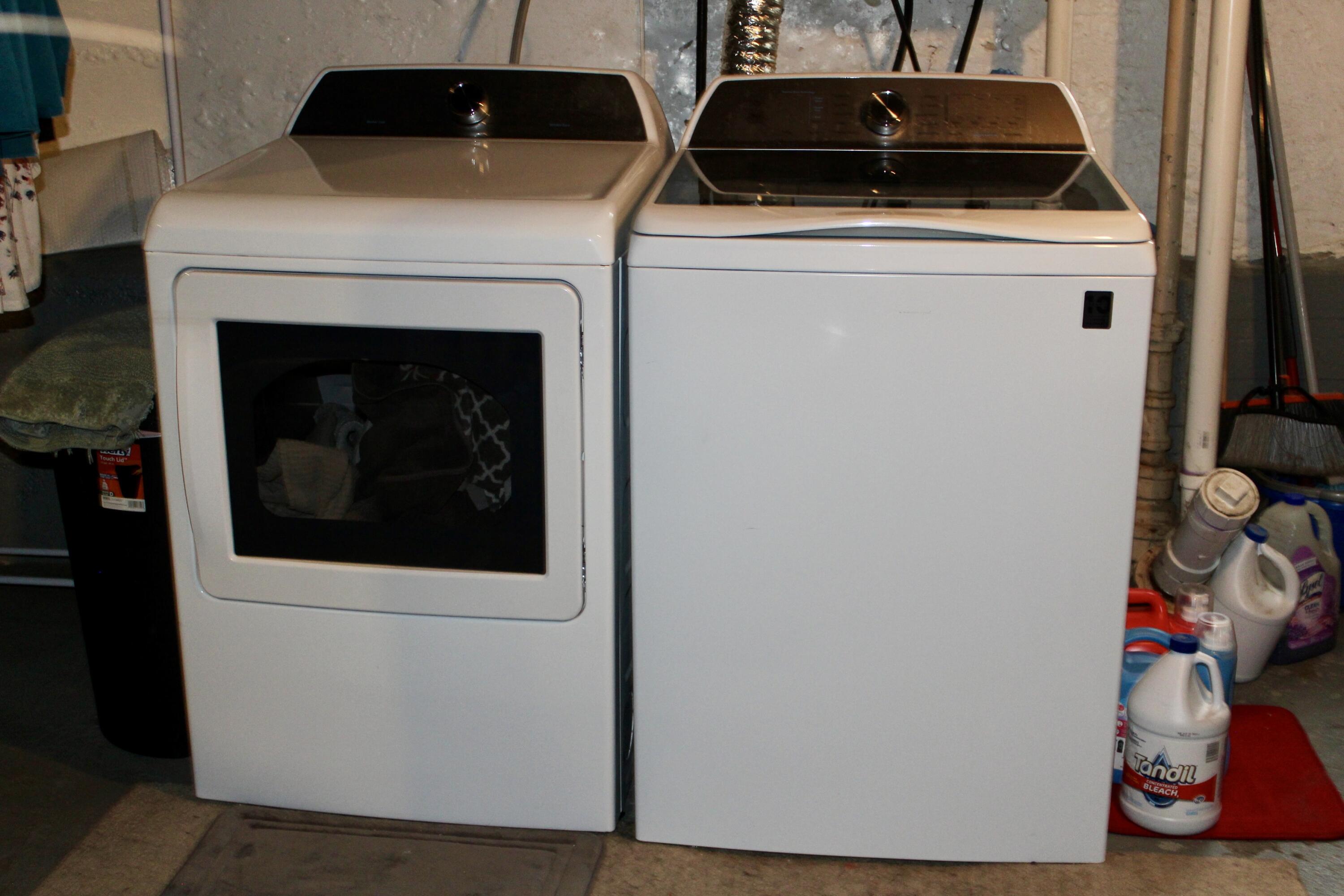 225 Maple Street Walworth, WI 53184 - Photo 21 of 35 Washer/Dryer