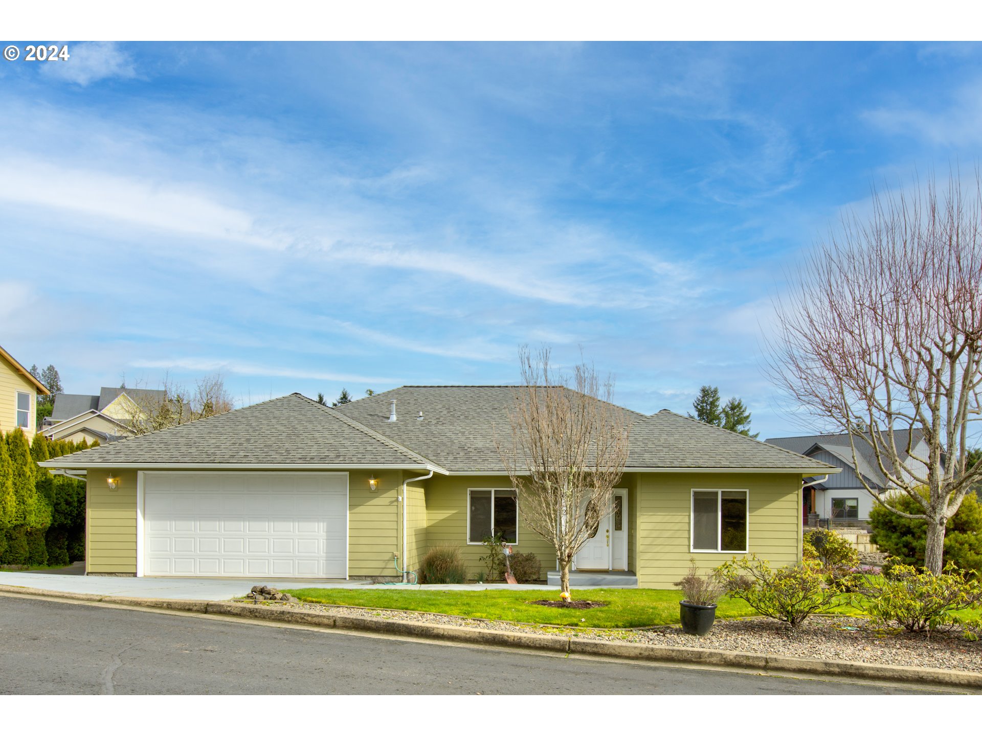 602 Divot Loop Sutherlin, OR 97479 - Photo 1 of 47 Gallery Image 1